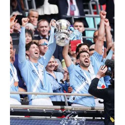 Yksi FA Cup, kaksi pelipaitaa, koskettava jäähyväiset aikakaudelle
